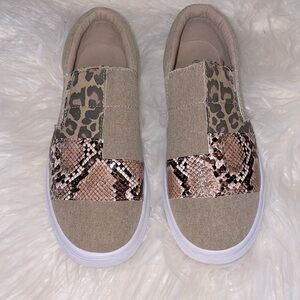 Jolimall. Snakeprint Slip on Sneakers sz9